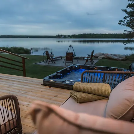 Arctic Snow Lake Lodge Apartment